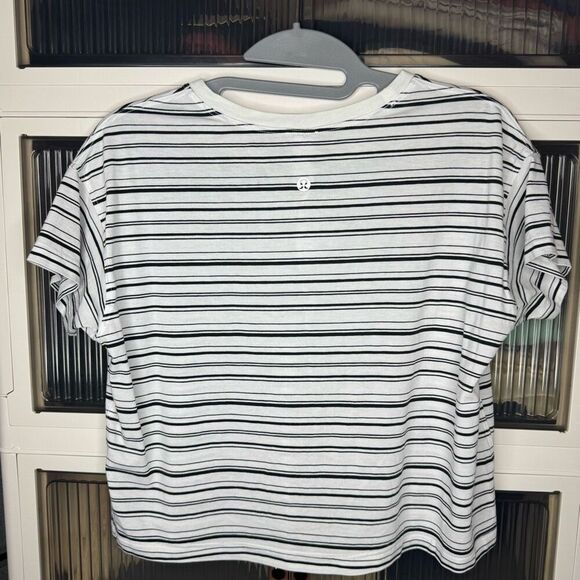Lululemon Cates Tee, Cut Back Stripe White Black, SZ 4, EUC - Picture 5 of 6